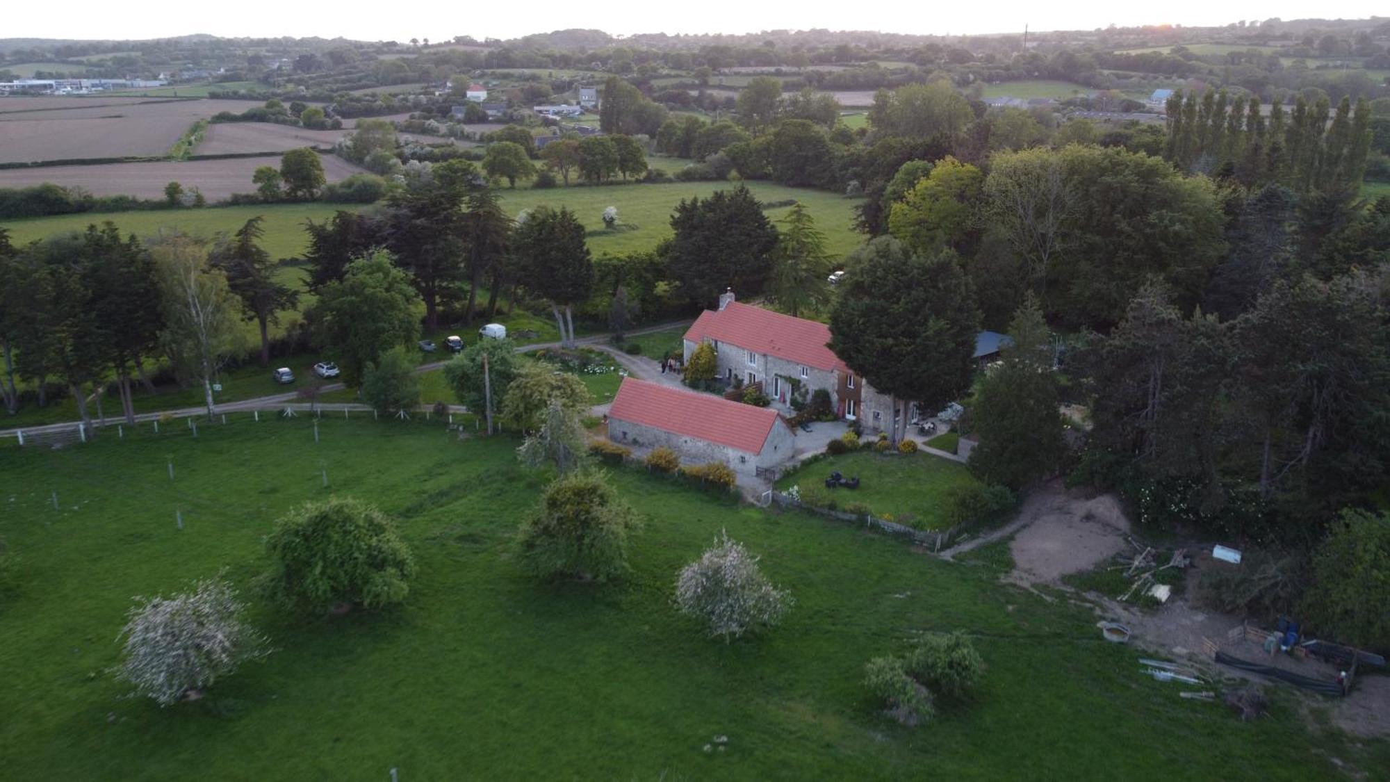 Le Chalet Du Clos Giot Saint-Vaast-la-Hougue Exterior foto